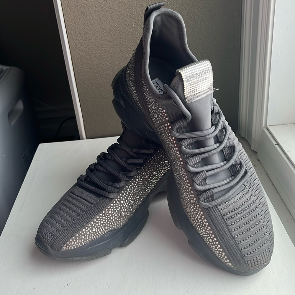 SM NY90 Sassy Silver Steve Madden sneakers